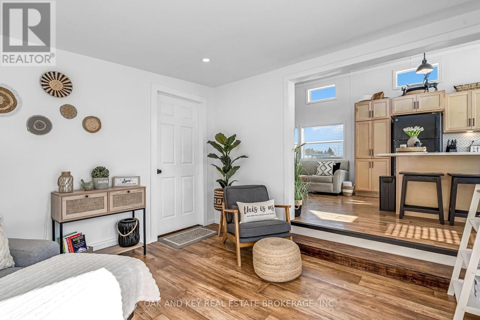 203 - 4838 SWITZER DRIVE Image 6