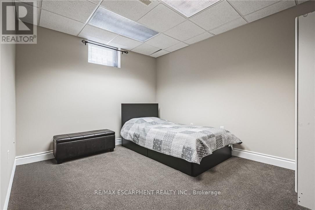 137 PINEHILL DRIVE Image 32