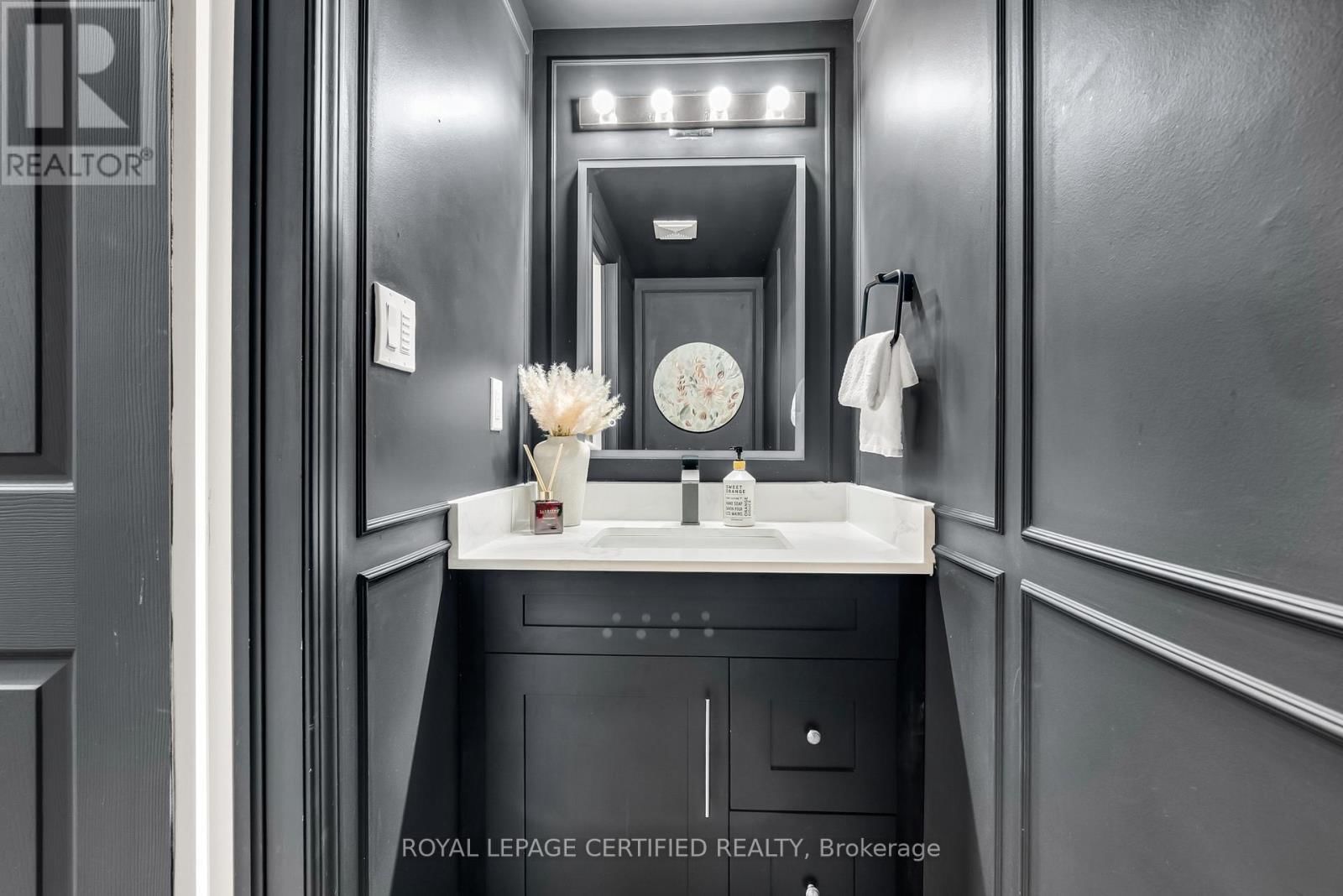 31 PEER COURT Image 19