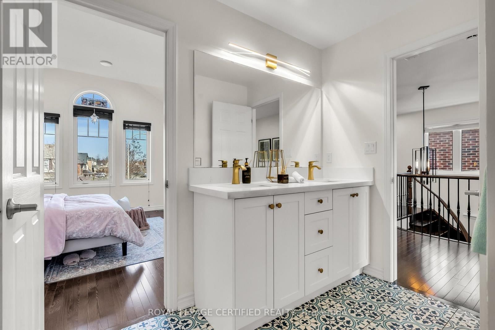 31 PEER COURT Image 34