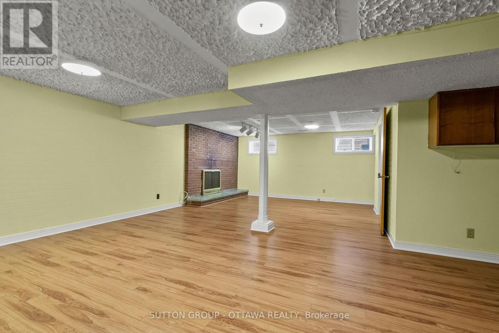 9 ABERFELDY STREET Image 32