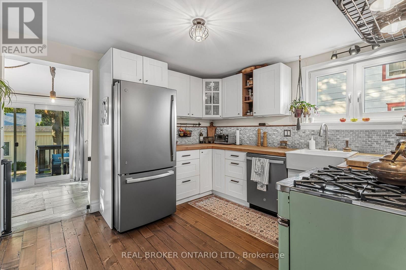 24 ROBINSON STREET SOUTH Image 11