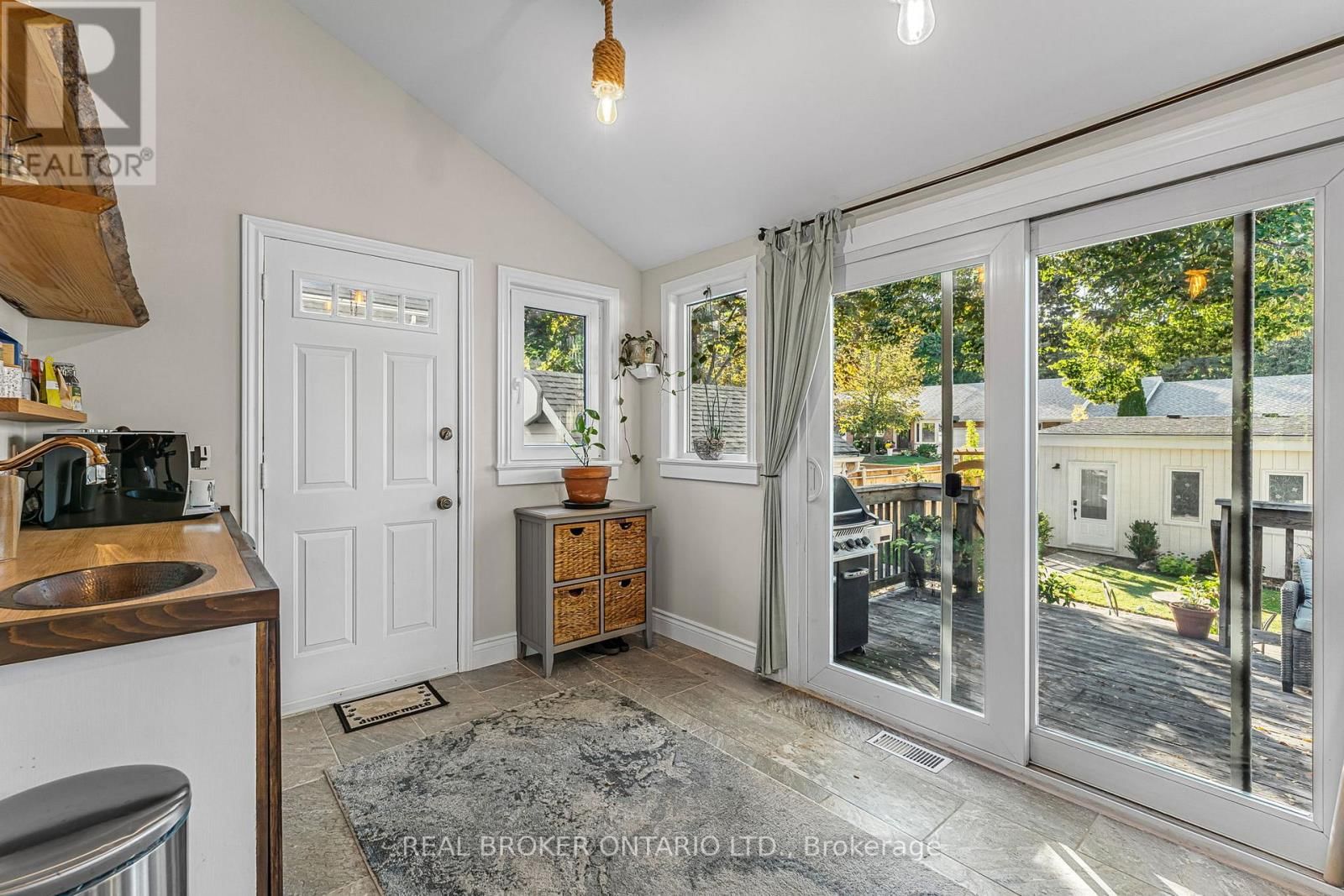 24 ROBINSON STREET SOUTH Image 14