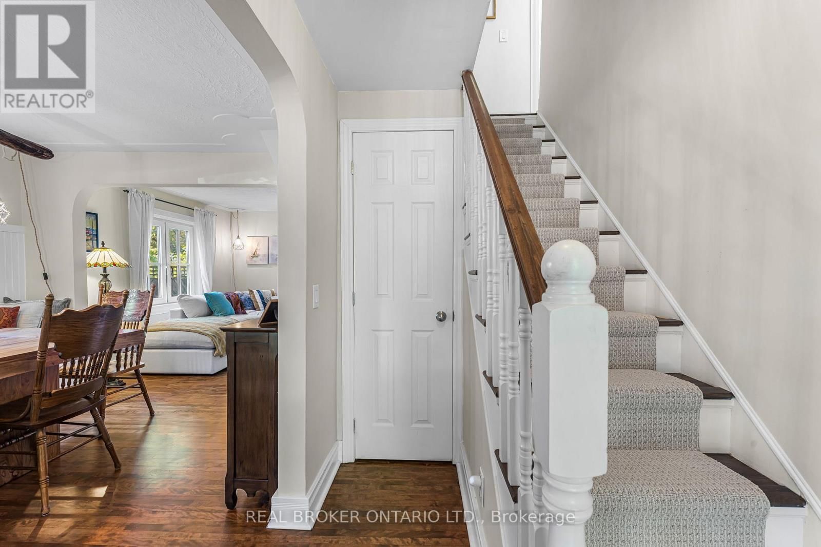 24 ROBINSON STREET SOUTH Image 24