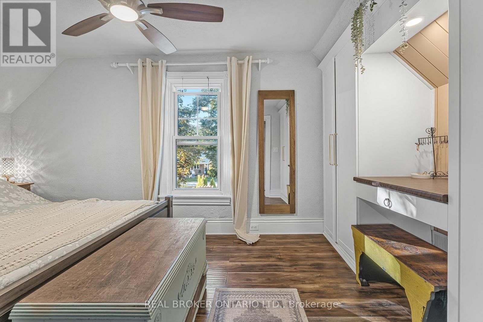 24 ROBINSON STREET SOUTH Image 25