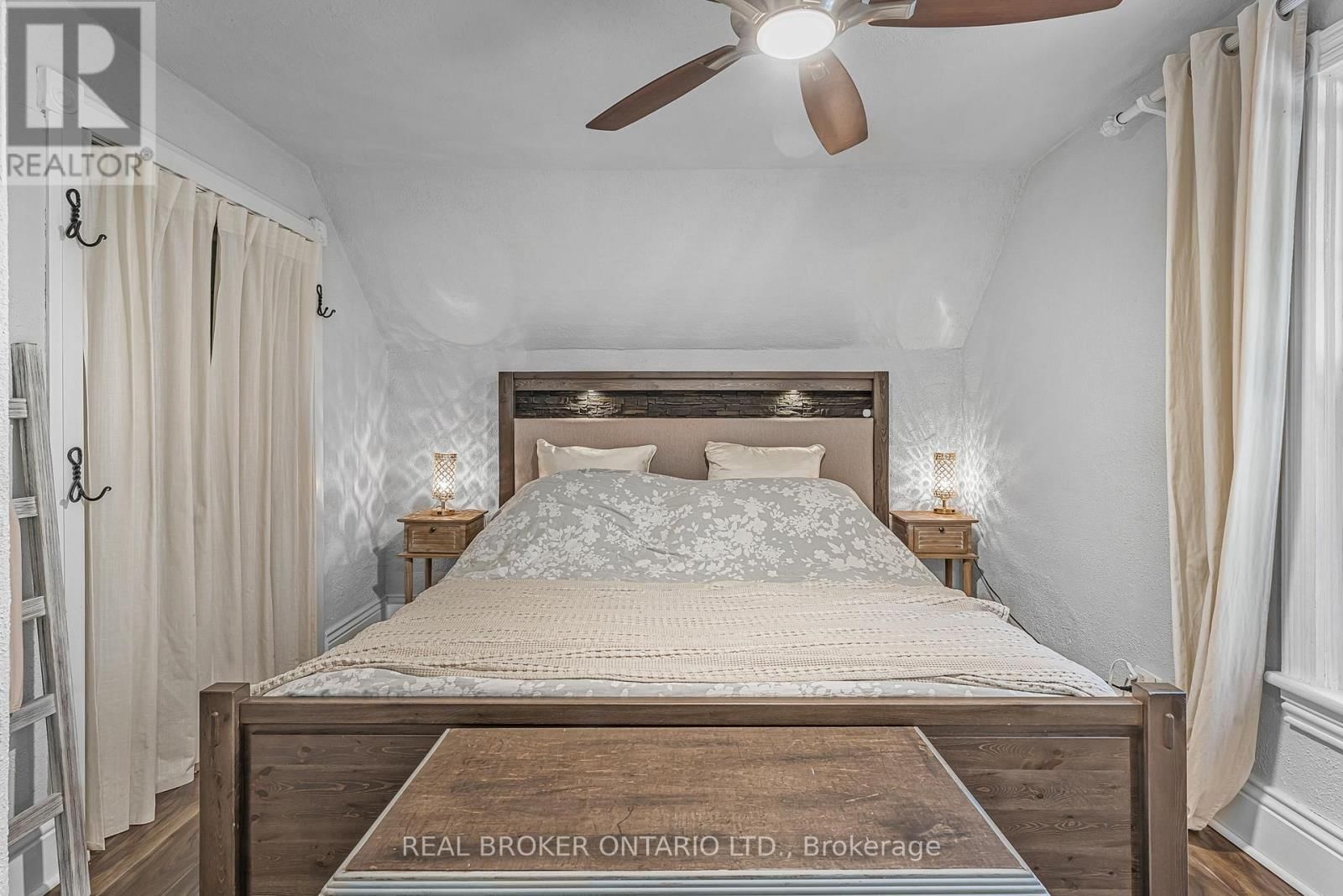 24 ROBINSON STREET SOUTH Image 26