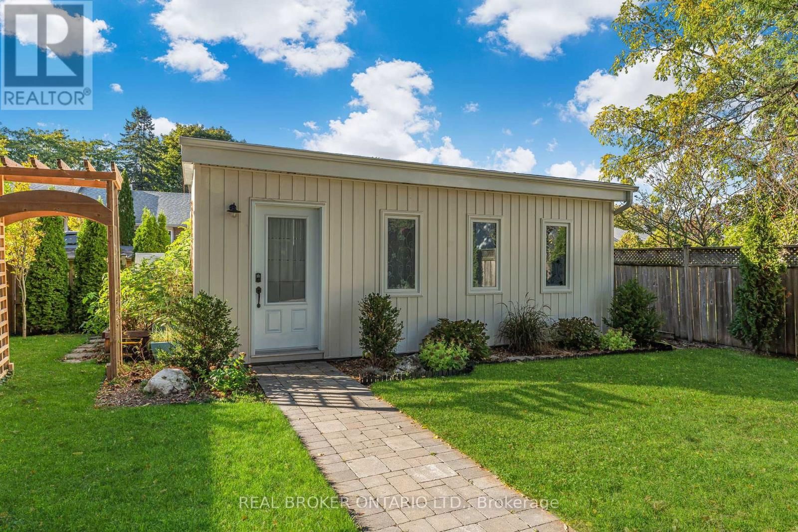 24 ROBINSON STREET SOUTH Image 32