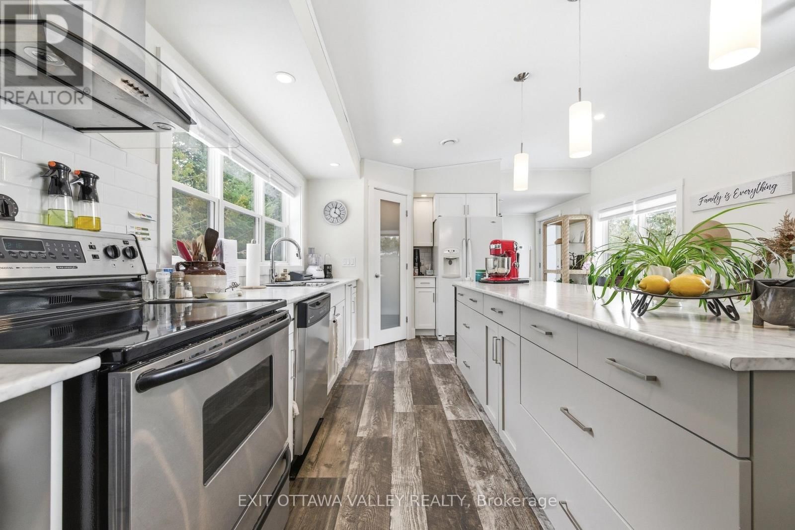 23 HUNTERS RUN LANE Image 10