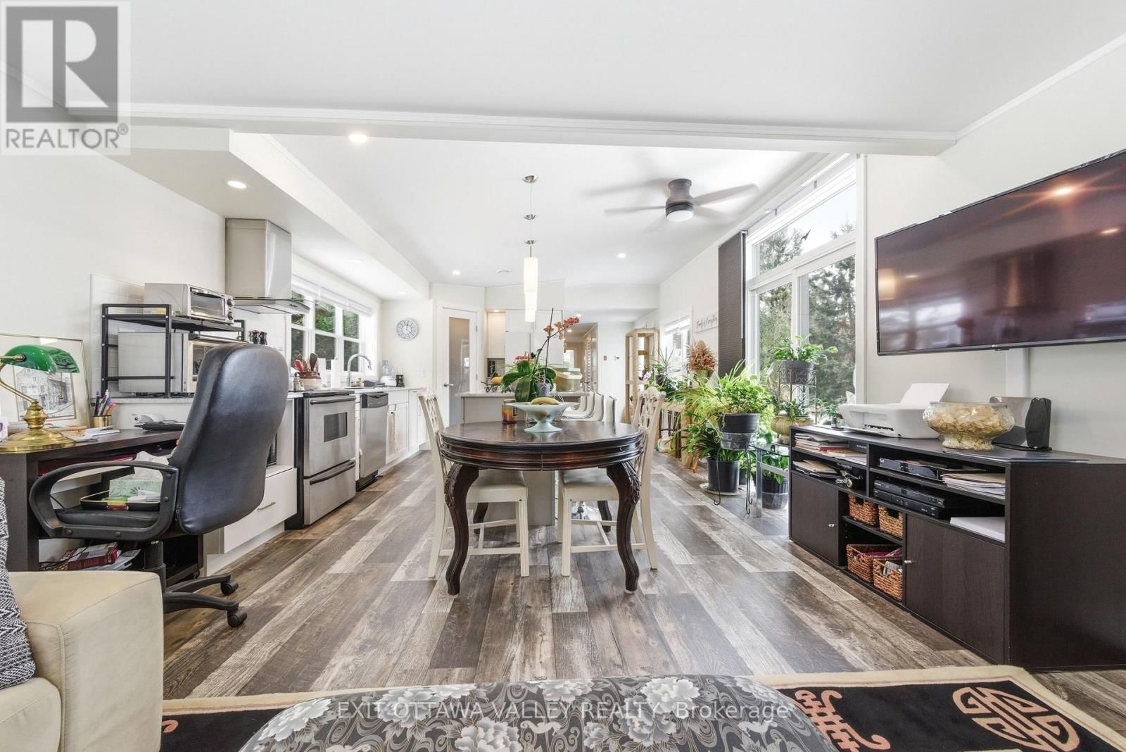 23 HUNTERS RUN LANE Image 12