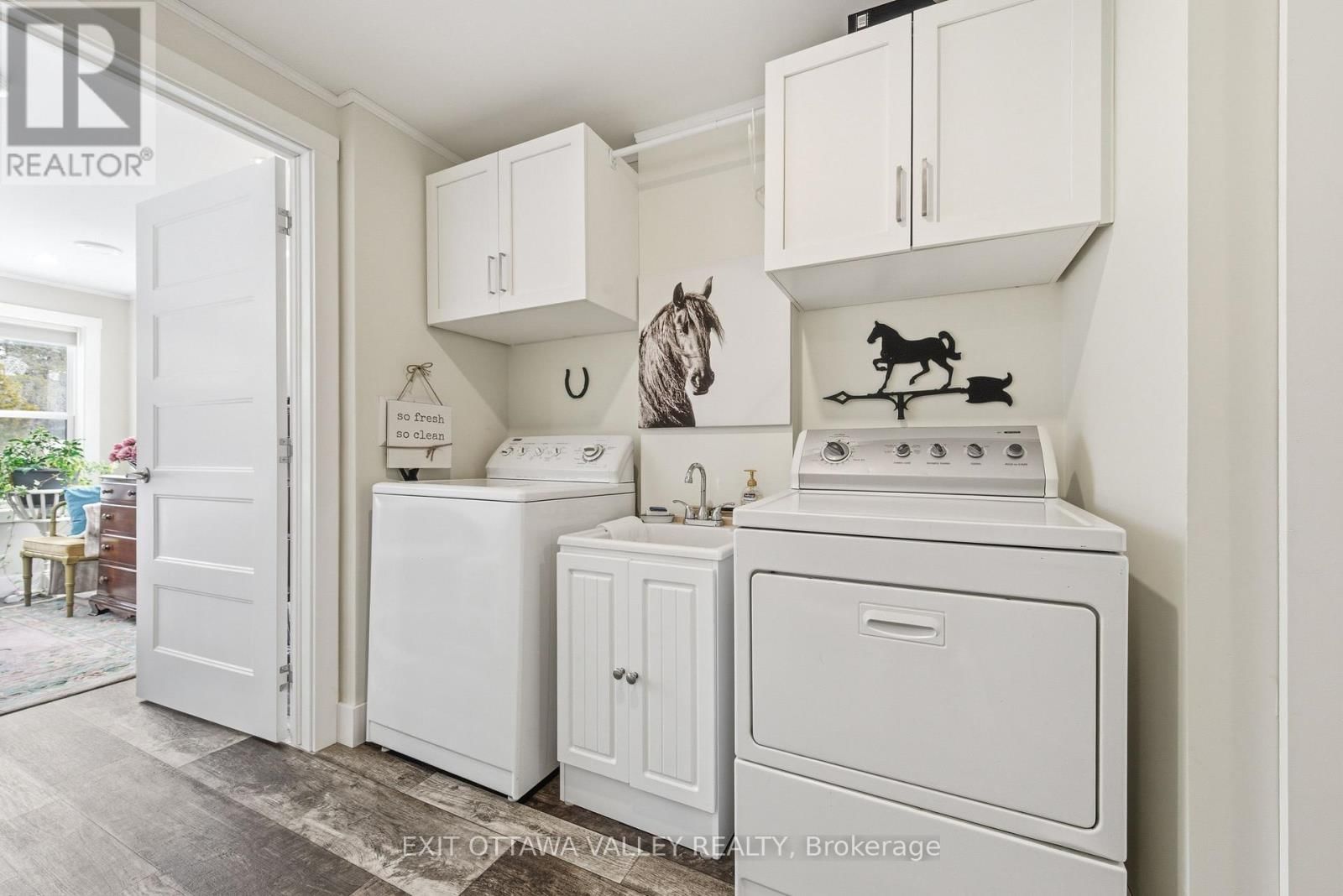 23 HUNTERS RUN LANE Image 22