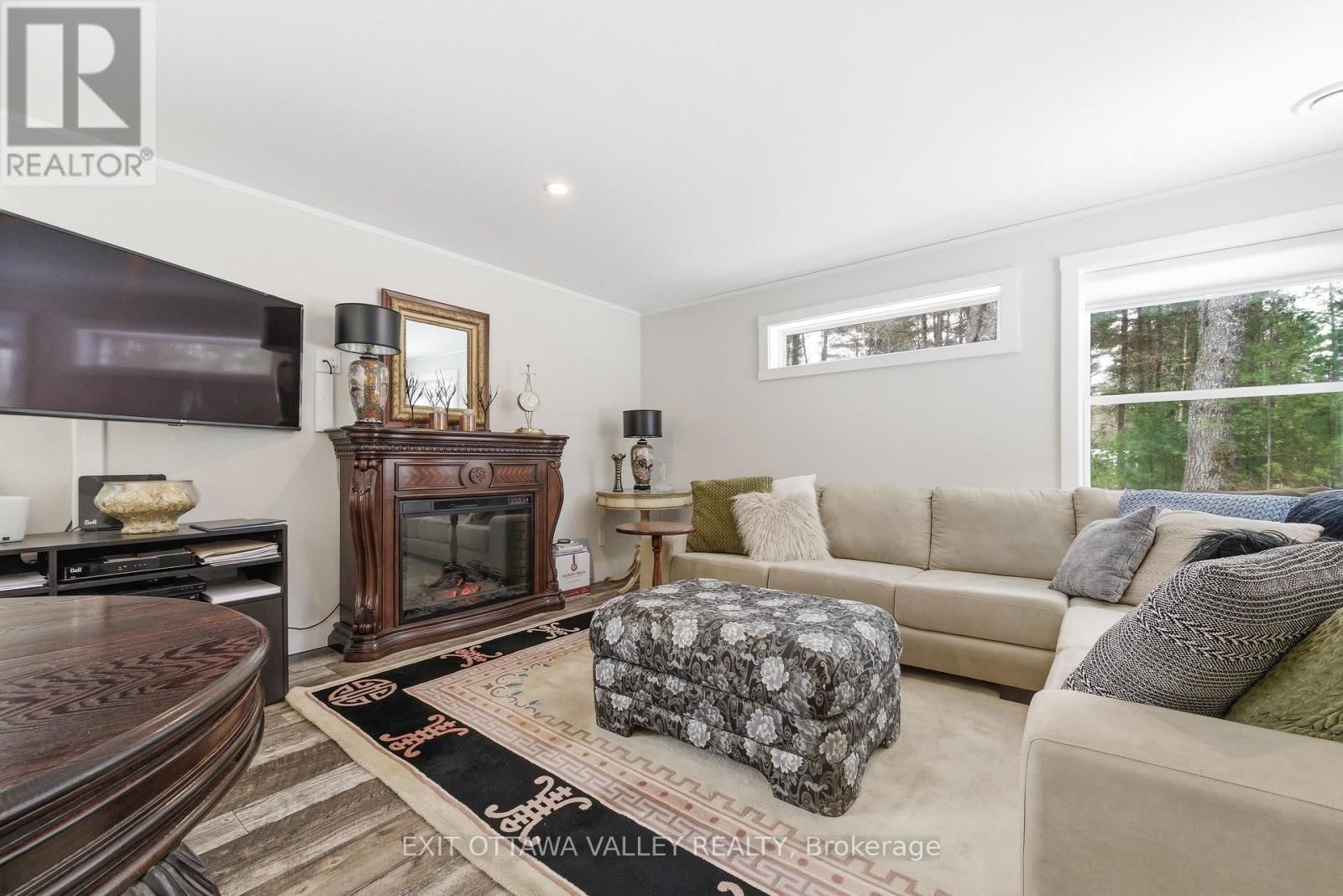 23 HUNTERS RUN LANE Image 9