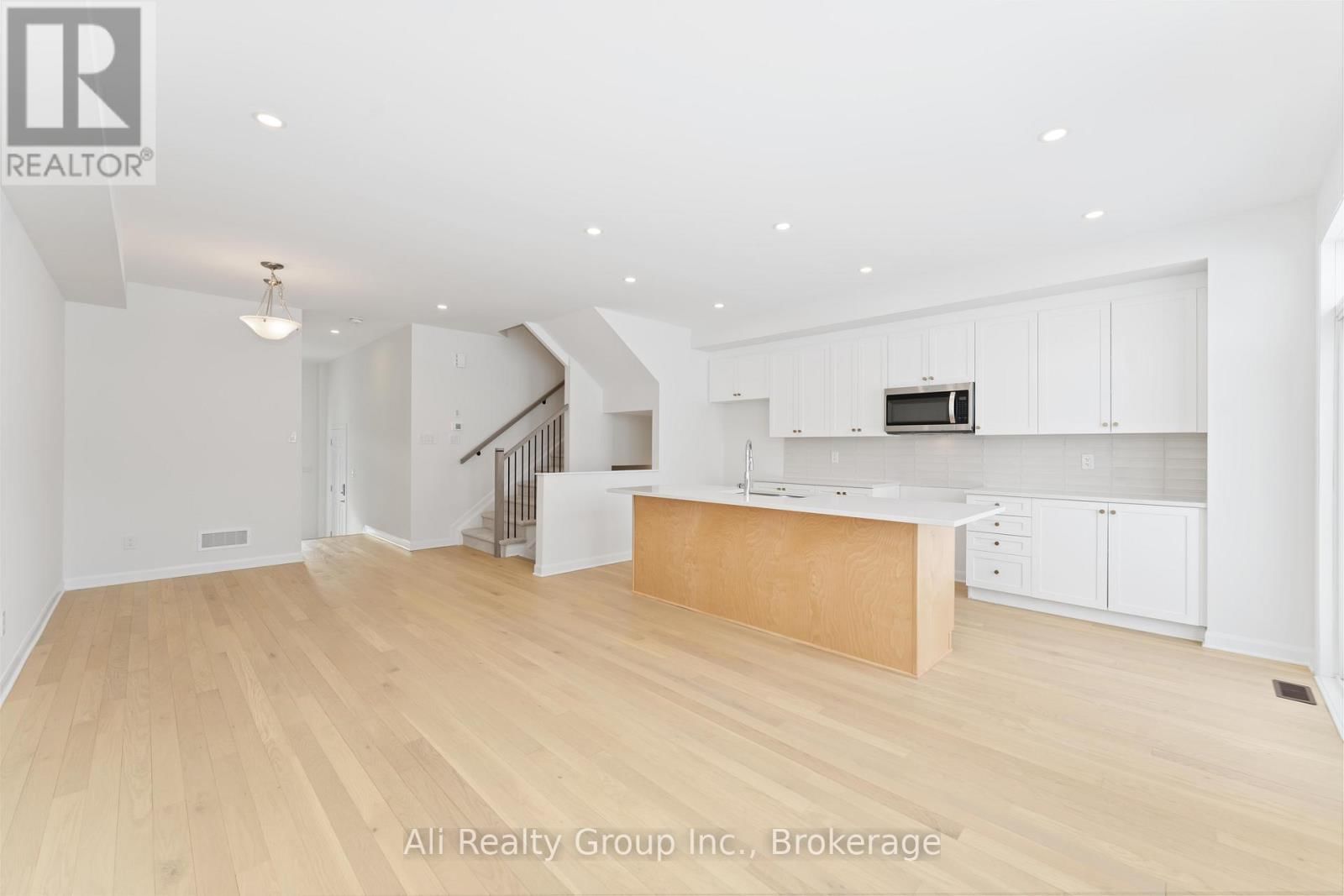 661 HAMSA STREET Image 10