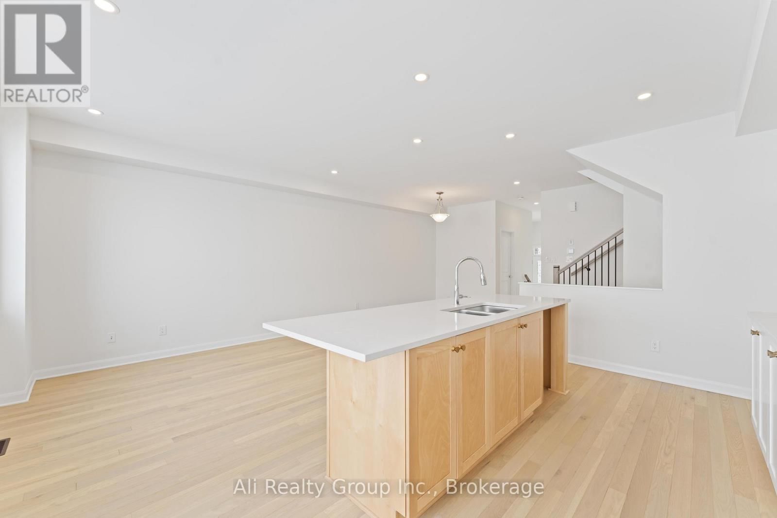 661 HAMSA STREET Image 11