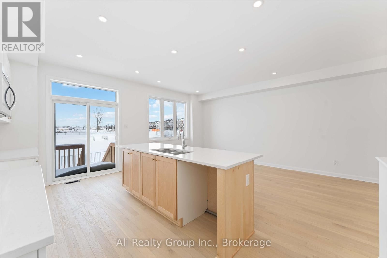 661 HAMSA STREET Image 12