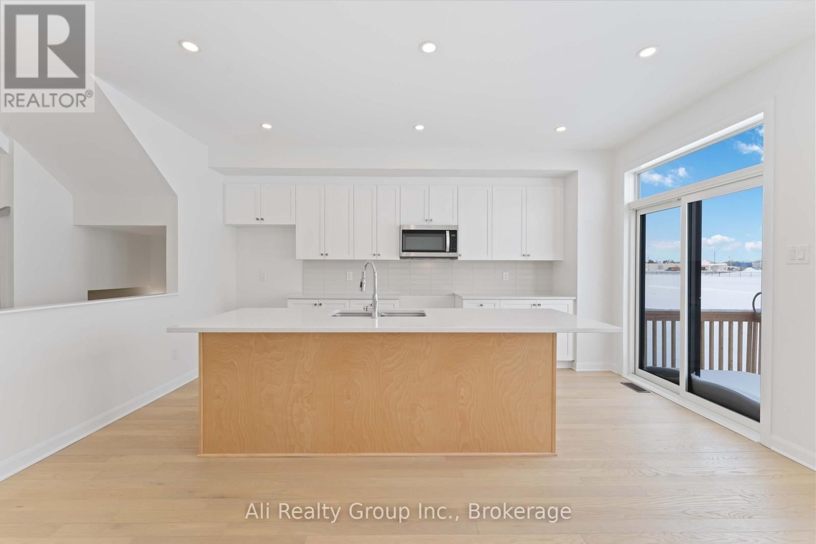 661 HAMSA STREET Image 8