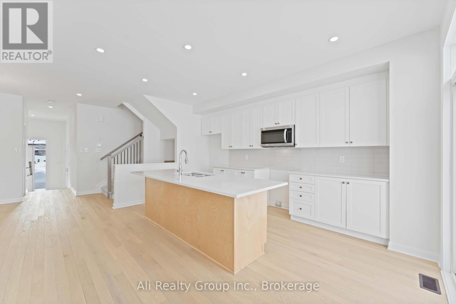 661 HAMSA STREET Image 9