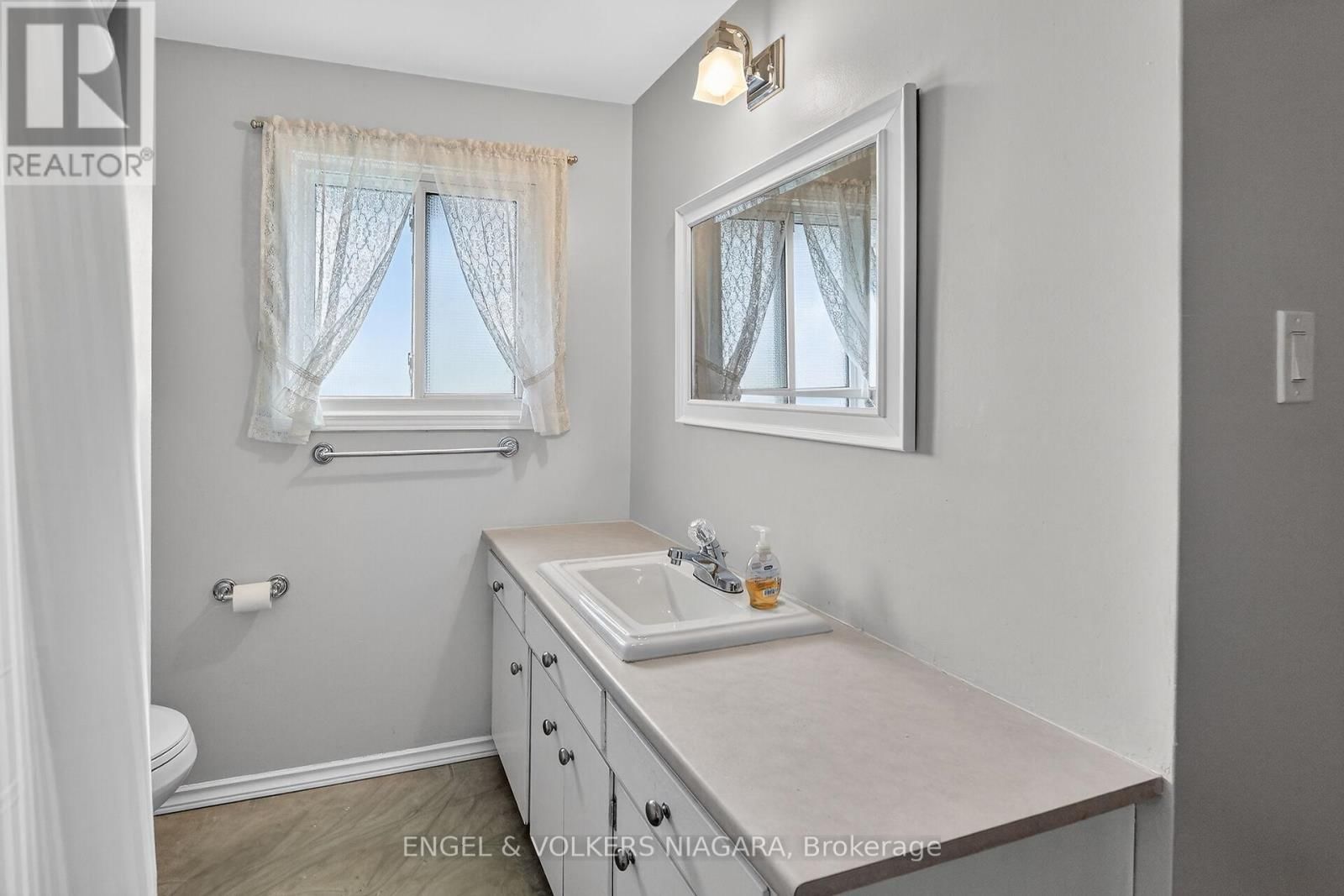 260 ST. PAUL STREET WEST Image 23