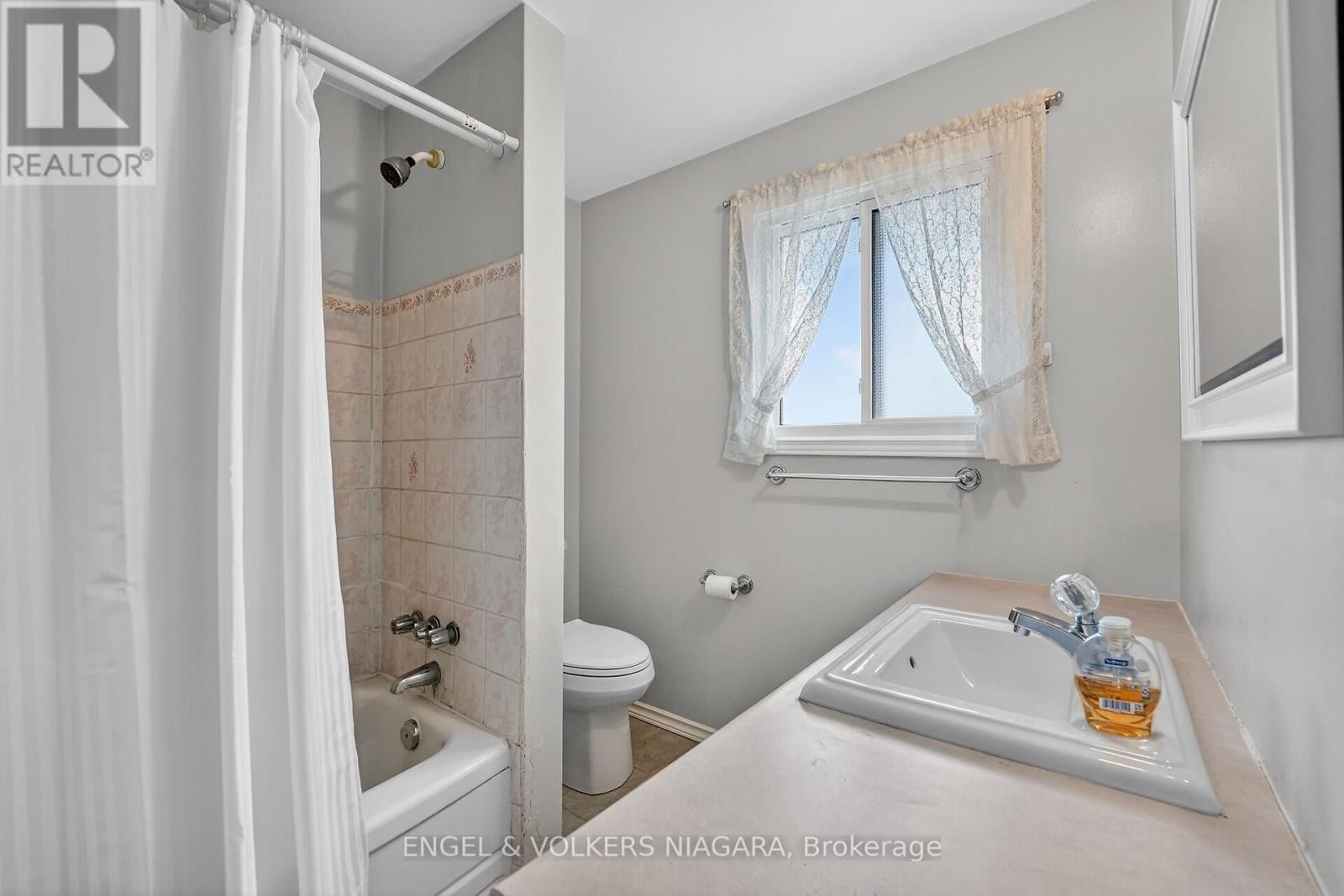 260 ST. PAUL STREET WEST Image 24