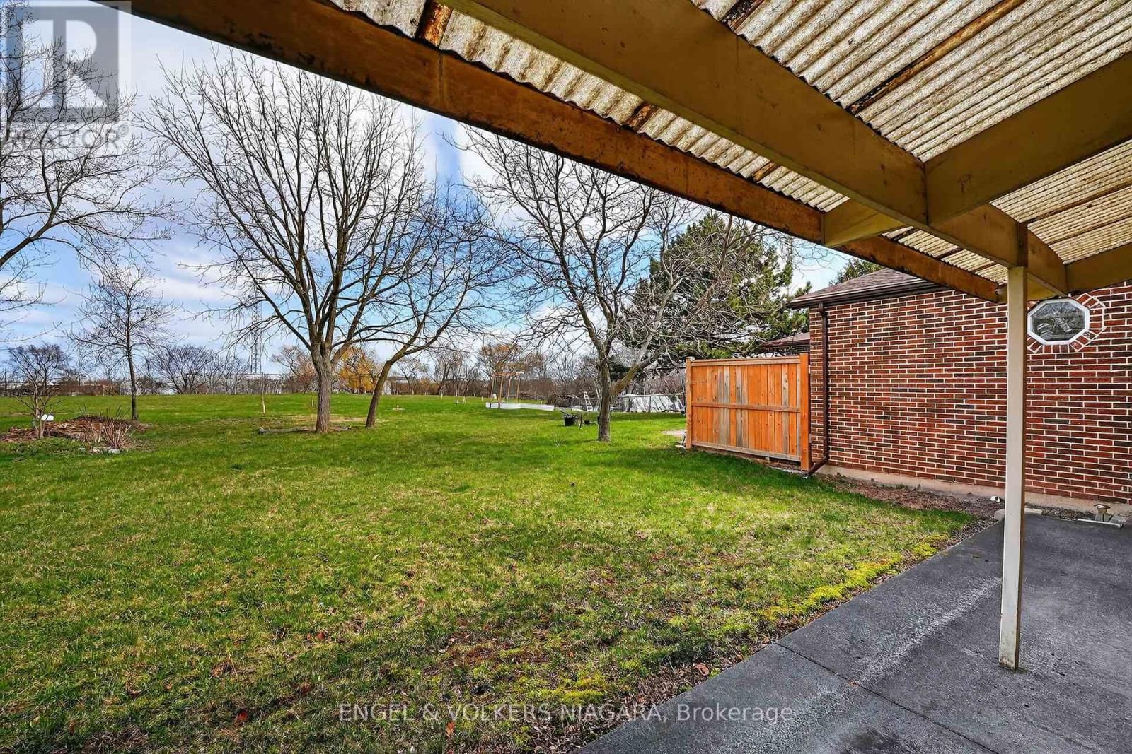 260 ST. PAUL STREET WEST Image 33