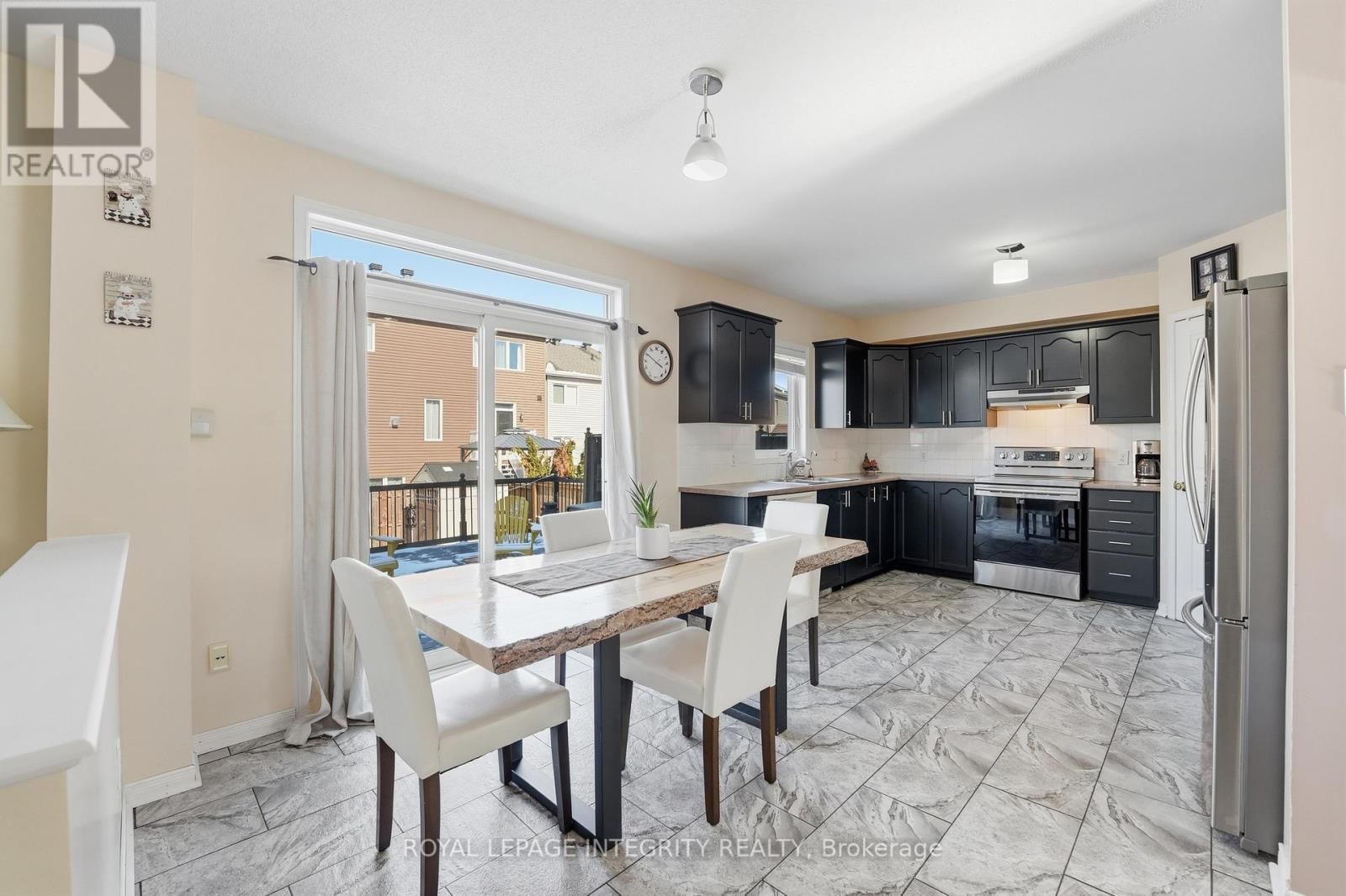 127 STONEY POND COURT Image 14