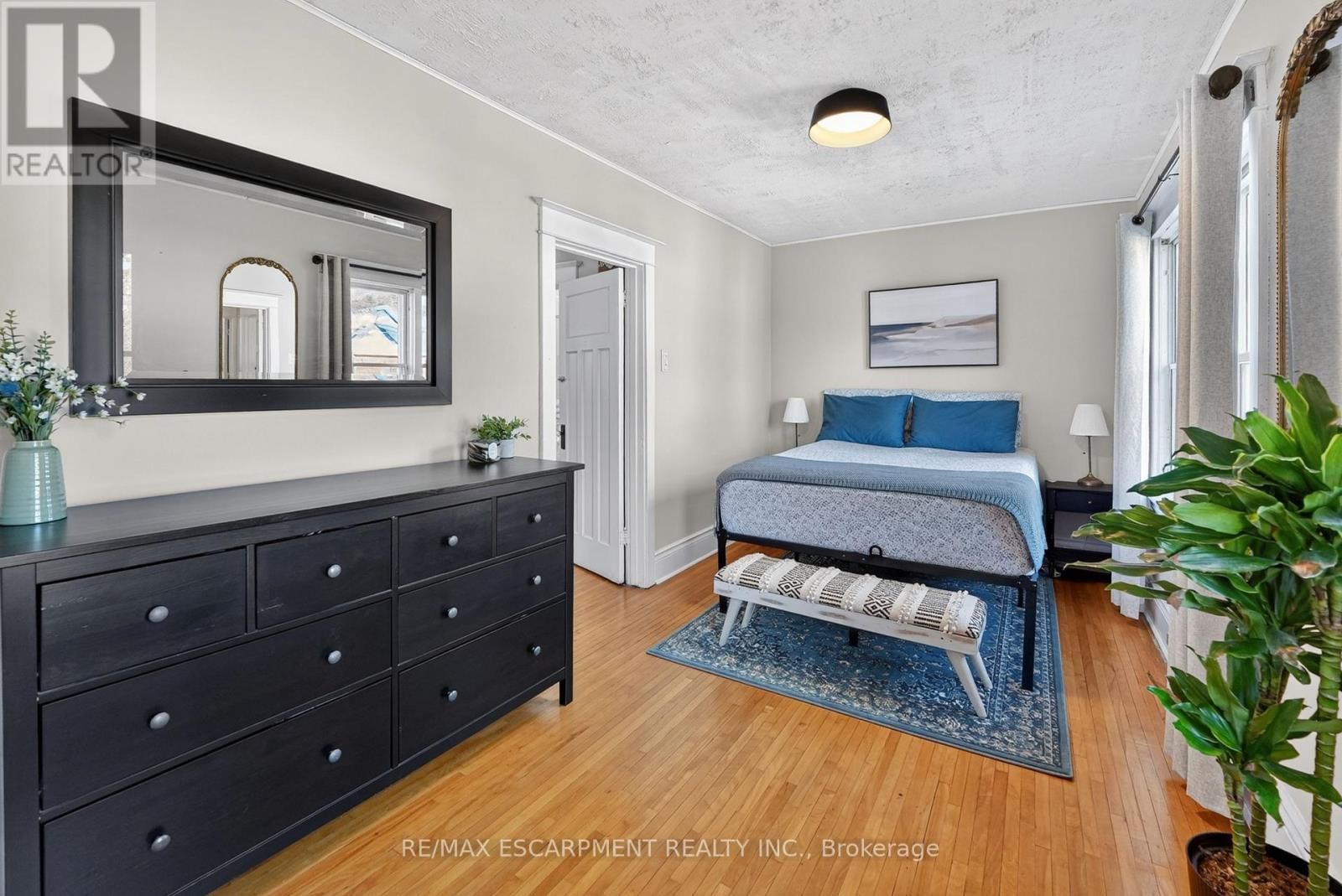 207 EDGEMONT STREET SOUTH Image 15