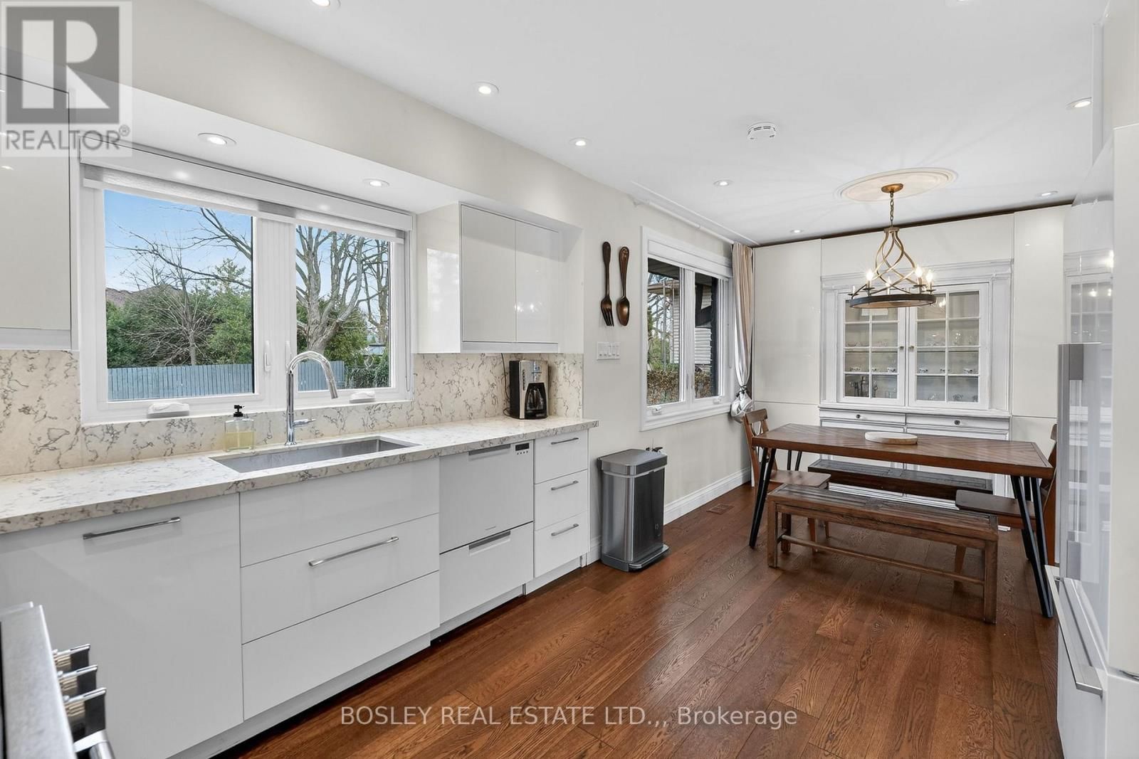 19 DIXIE AVENUE Image 12