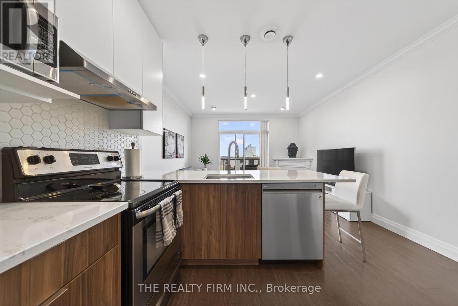 803 - 353 COMMISSIONERS ROAD WEST Image 4