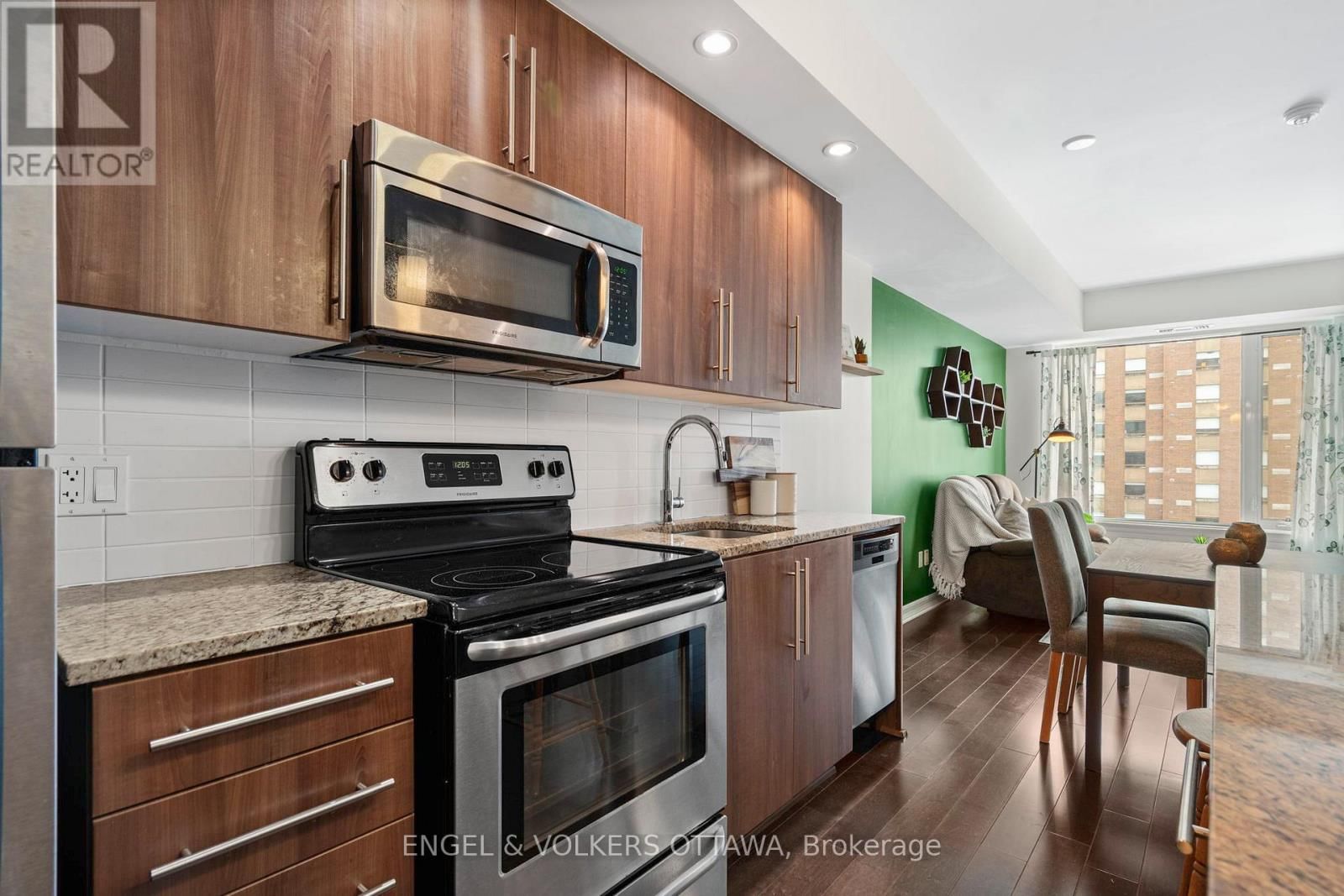 811 - 238 BESSERER STREET Image 13