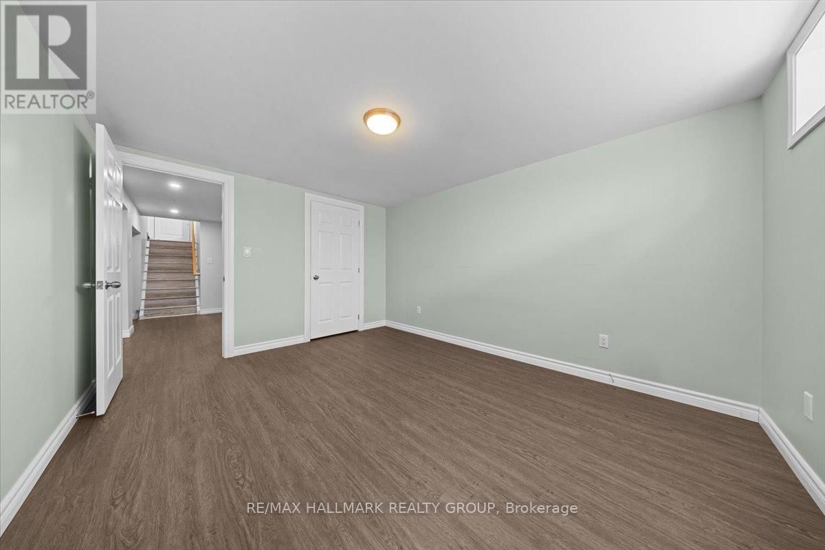 66 BROADVIEW AVENUE EAST Image 35