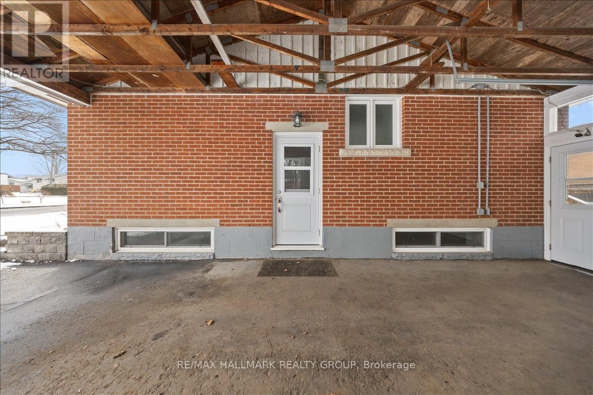 66 BROADVIEW AVENUE EAST Image 38