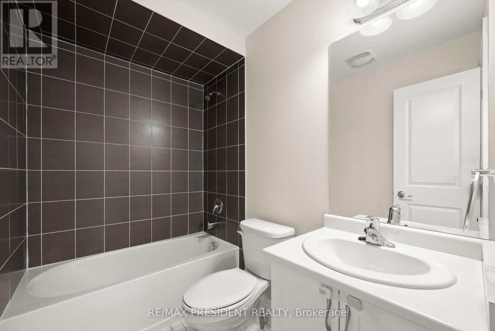 100 CORLEY STREET WEST Image 31