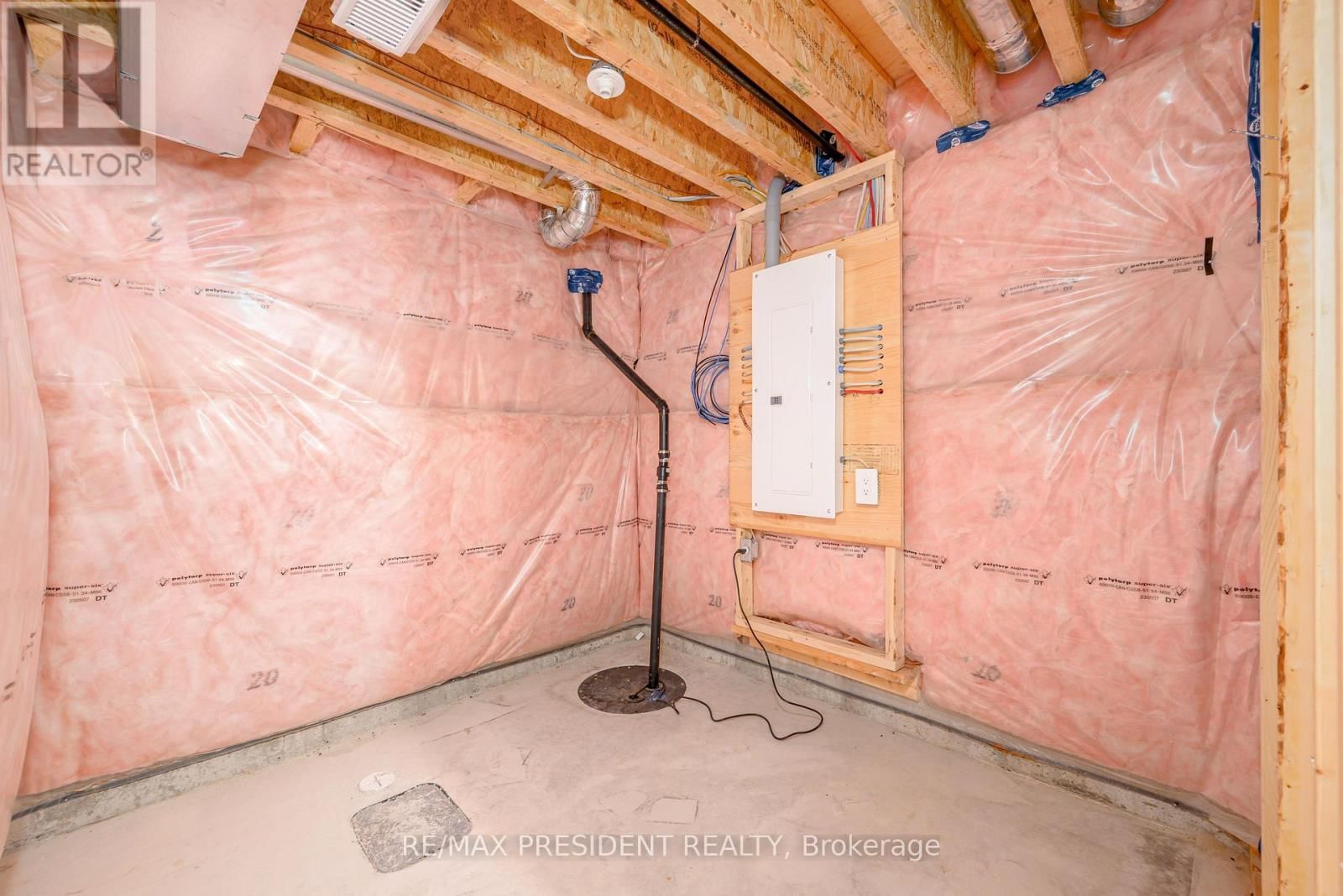 100 CORLEY STREET WEST Image 44