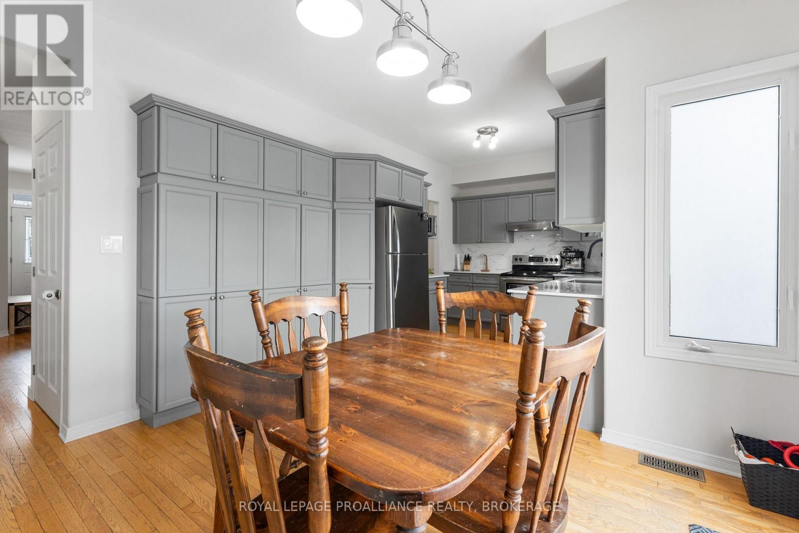 975 BLUFFWOOD AVENUE Image 12