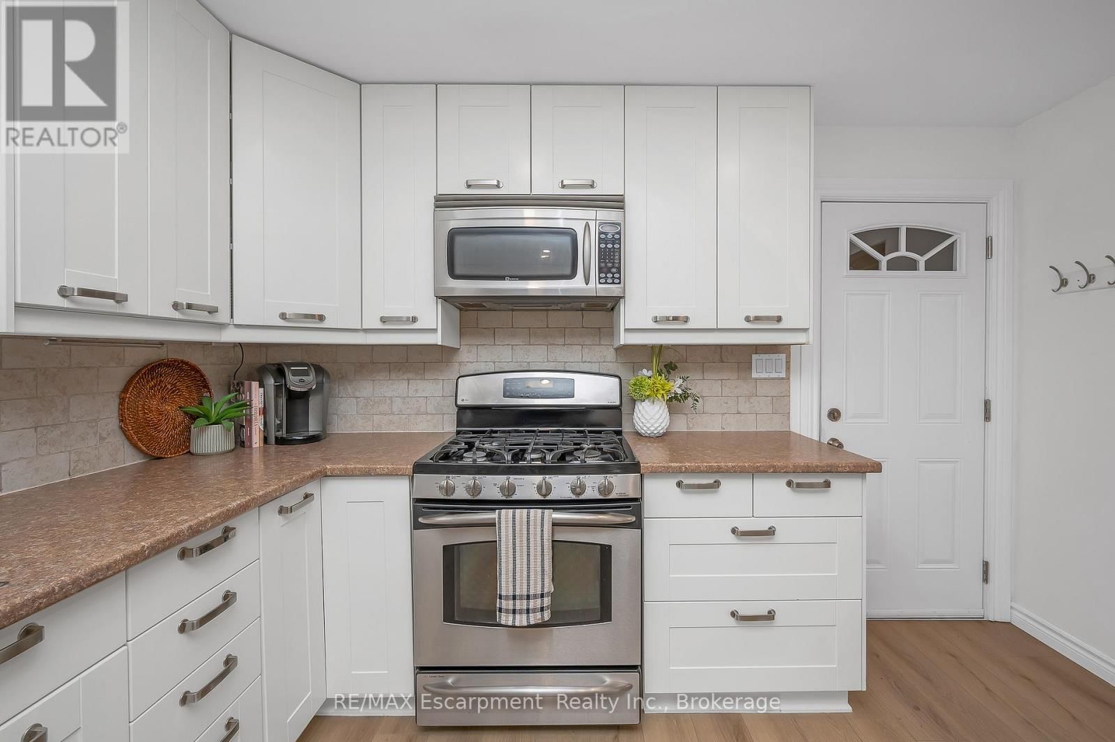 15 HARVEST LANE Image 13