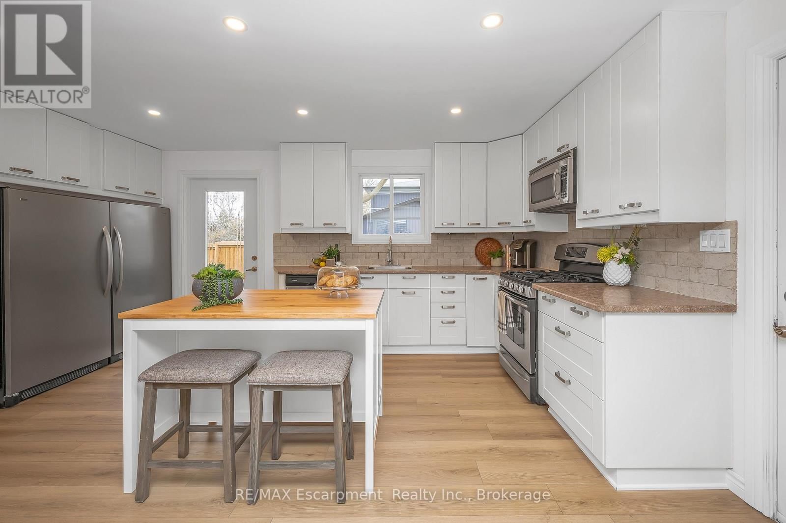 15 HARVEST LANE Image 15