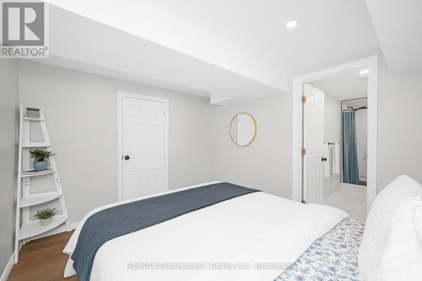 15 HARVEST LANE Image 34