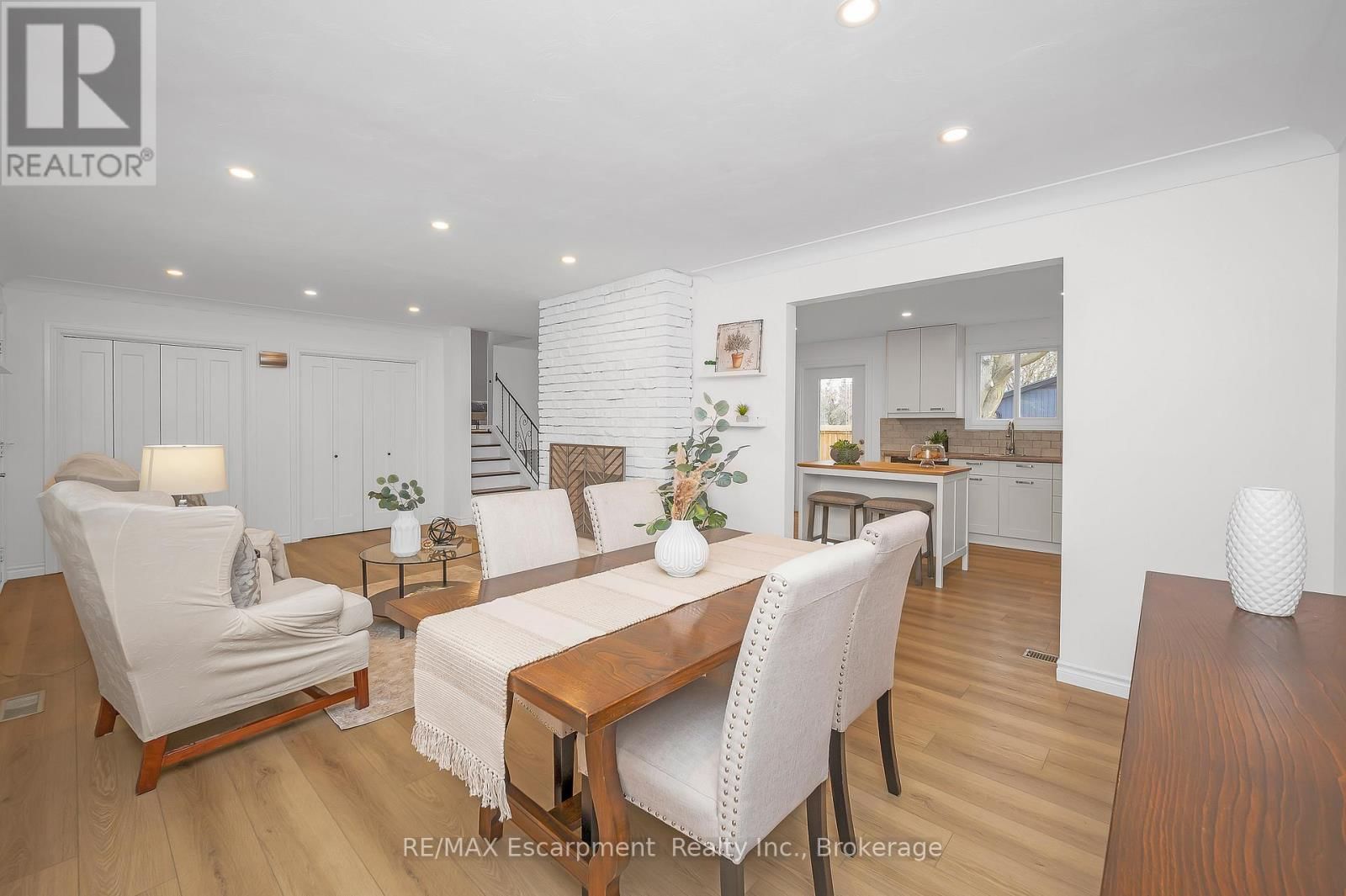 15 HARVEST LANE Image 8