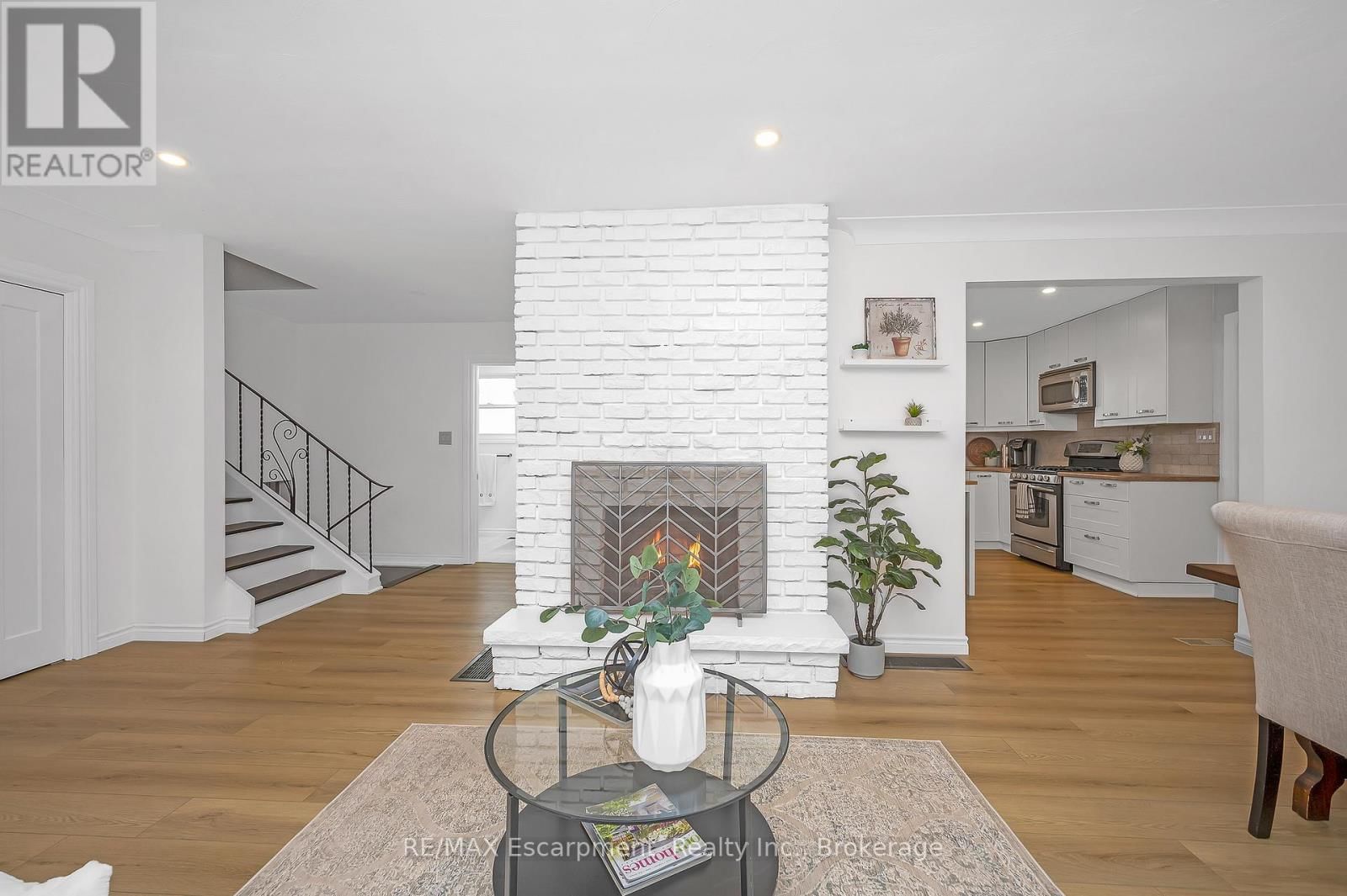 15 HARVEST LANE Image 9