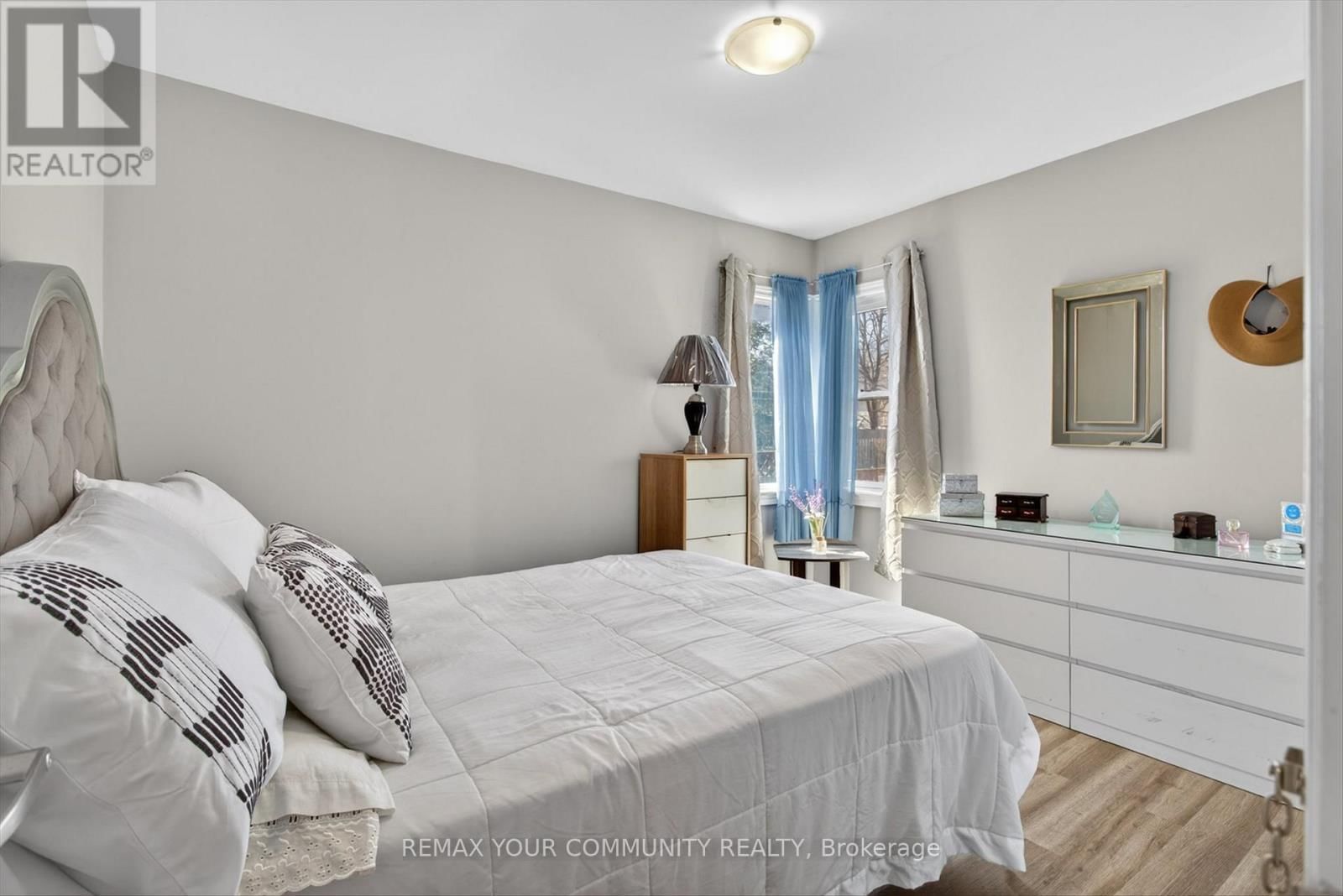 426 WOLSELY STREET Image 15