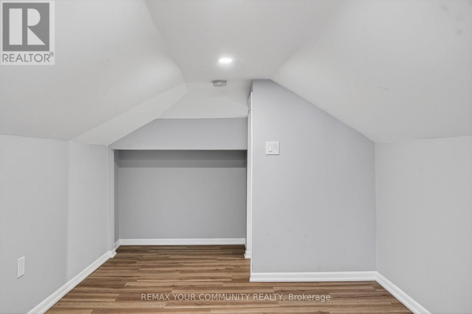 426 WOLSELY STREET Image 18