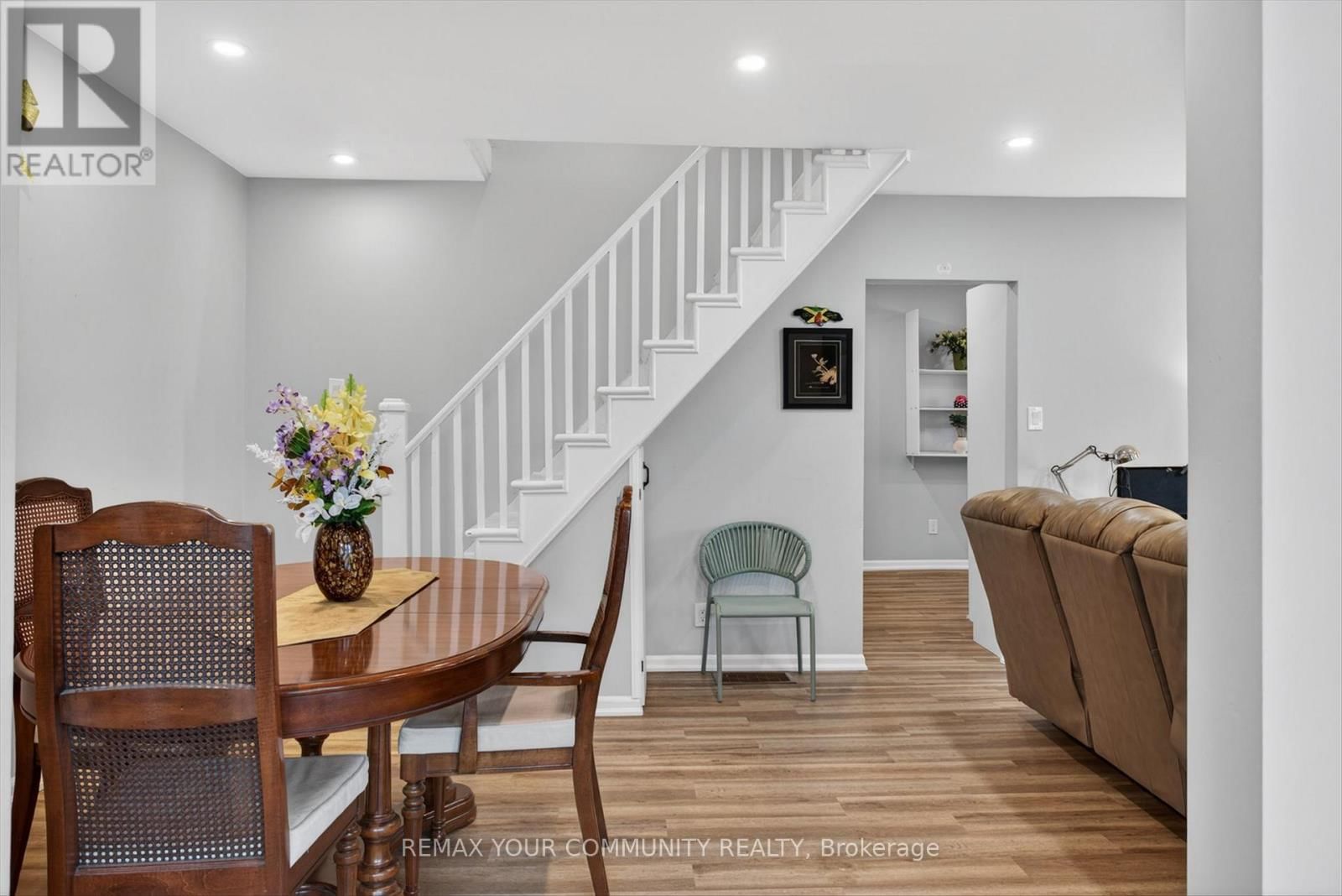 426 WOLSELY STREET Image 5