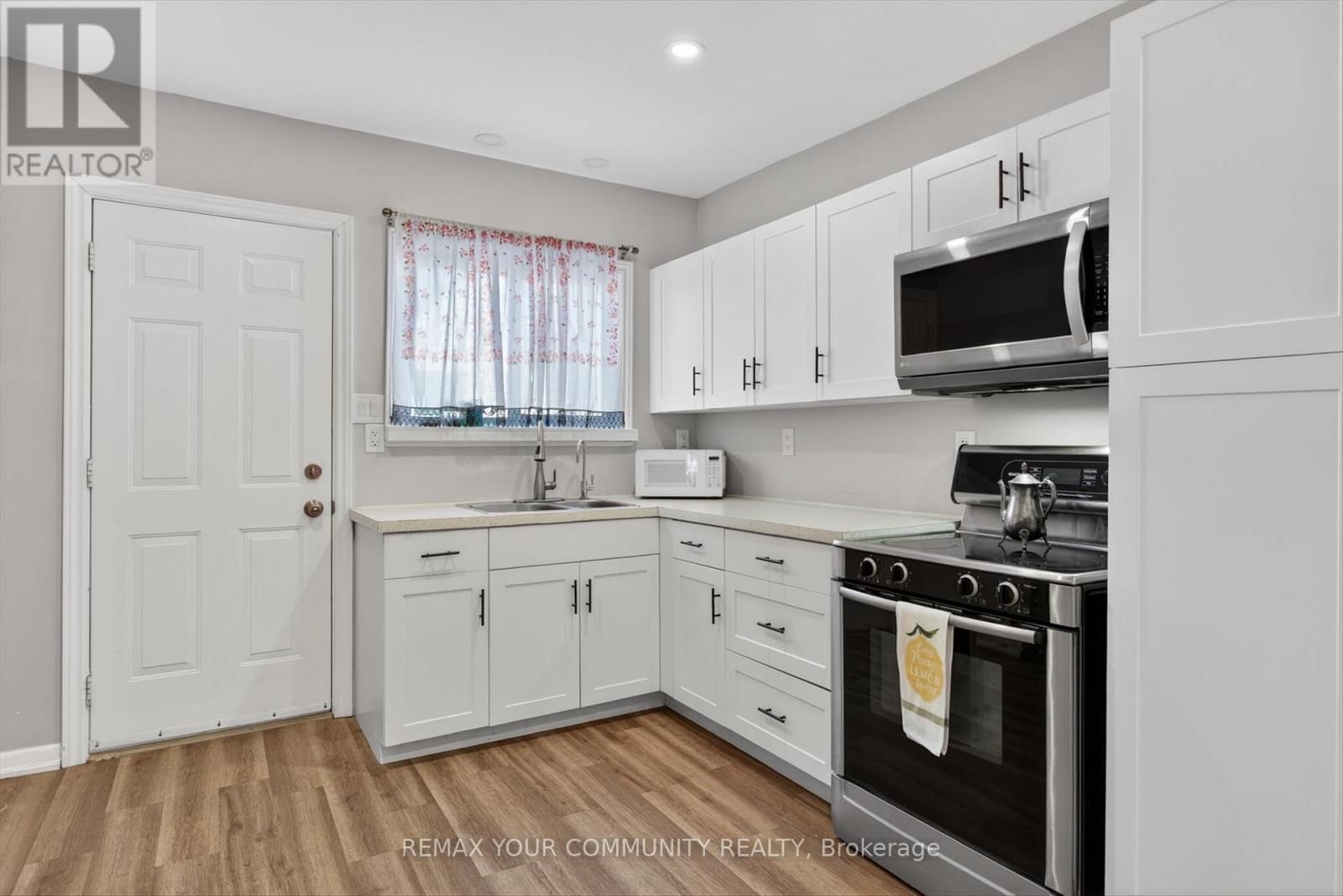 426 WOLSELY STREET Image 8