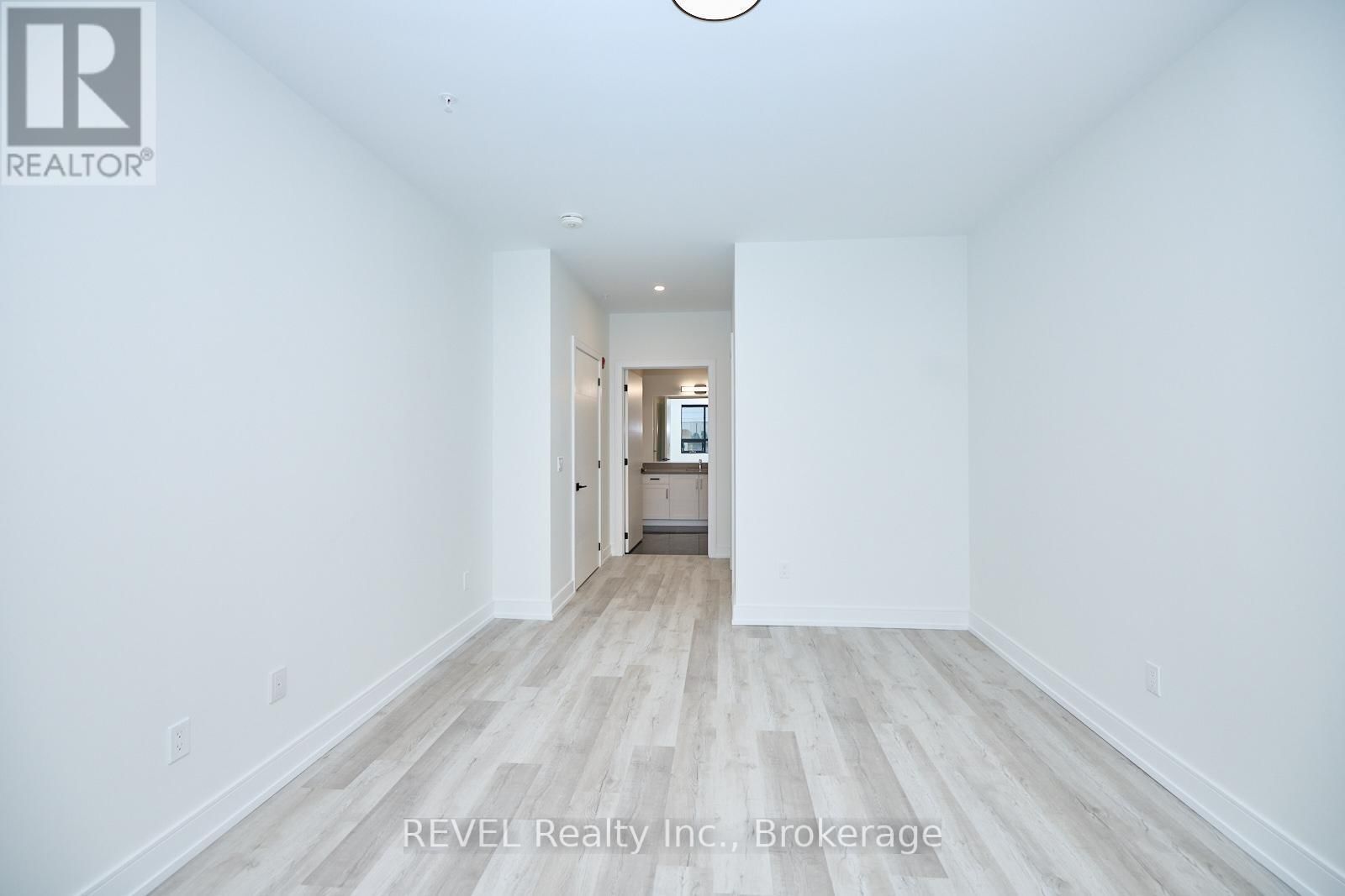 207 - 300B FOURTH AVENUE Image 12