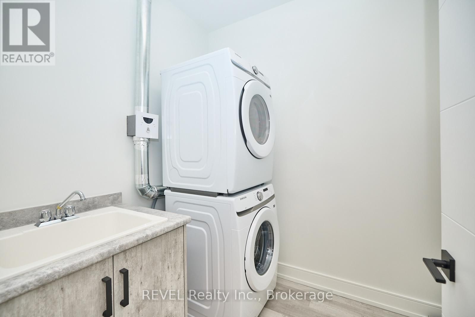 207 - 300B FOURTH AVENUE Image 16