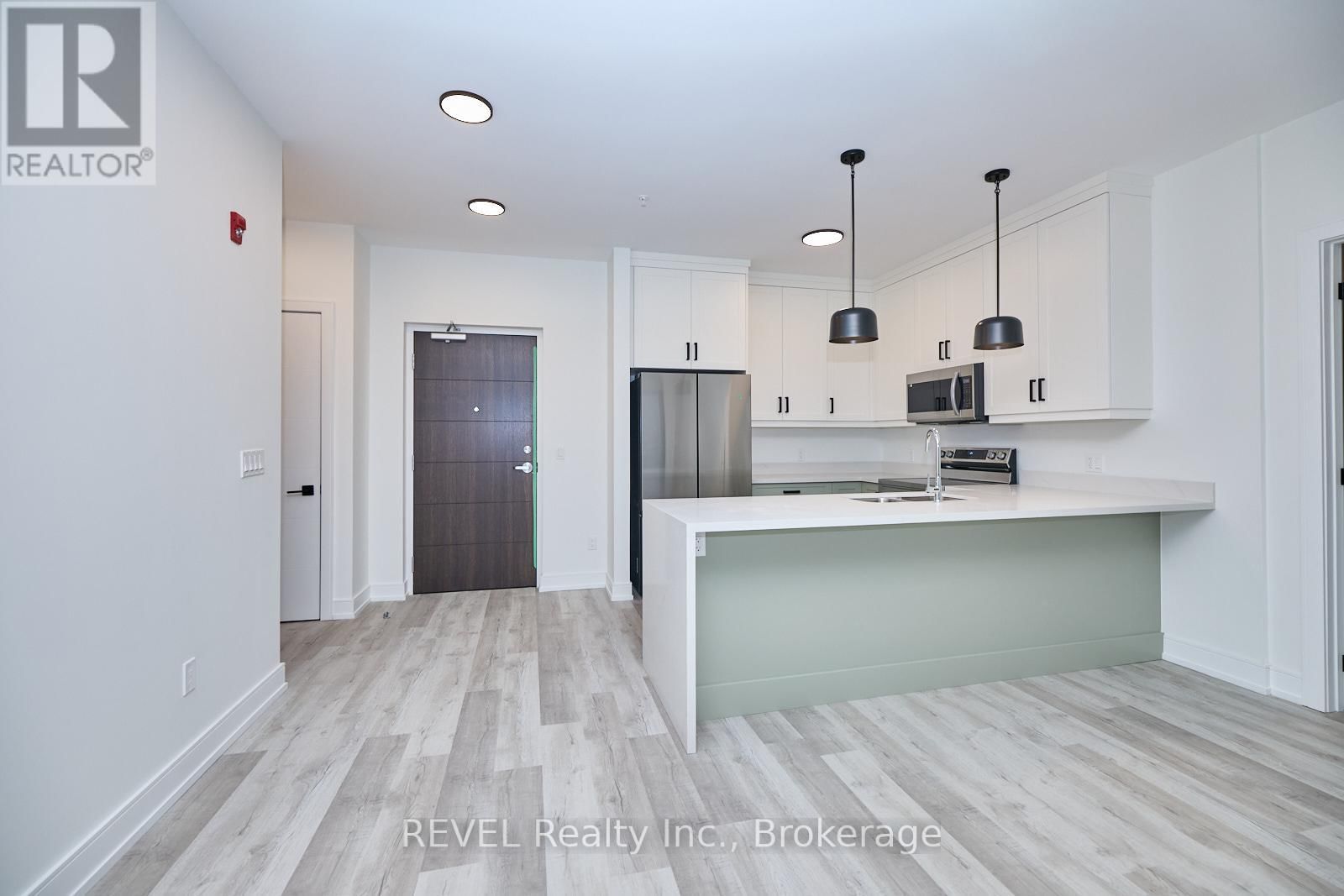 207 - 300B FOURTH AVENUE Image 3