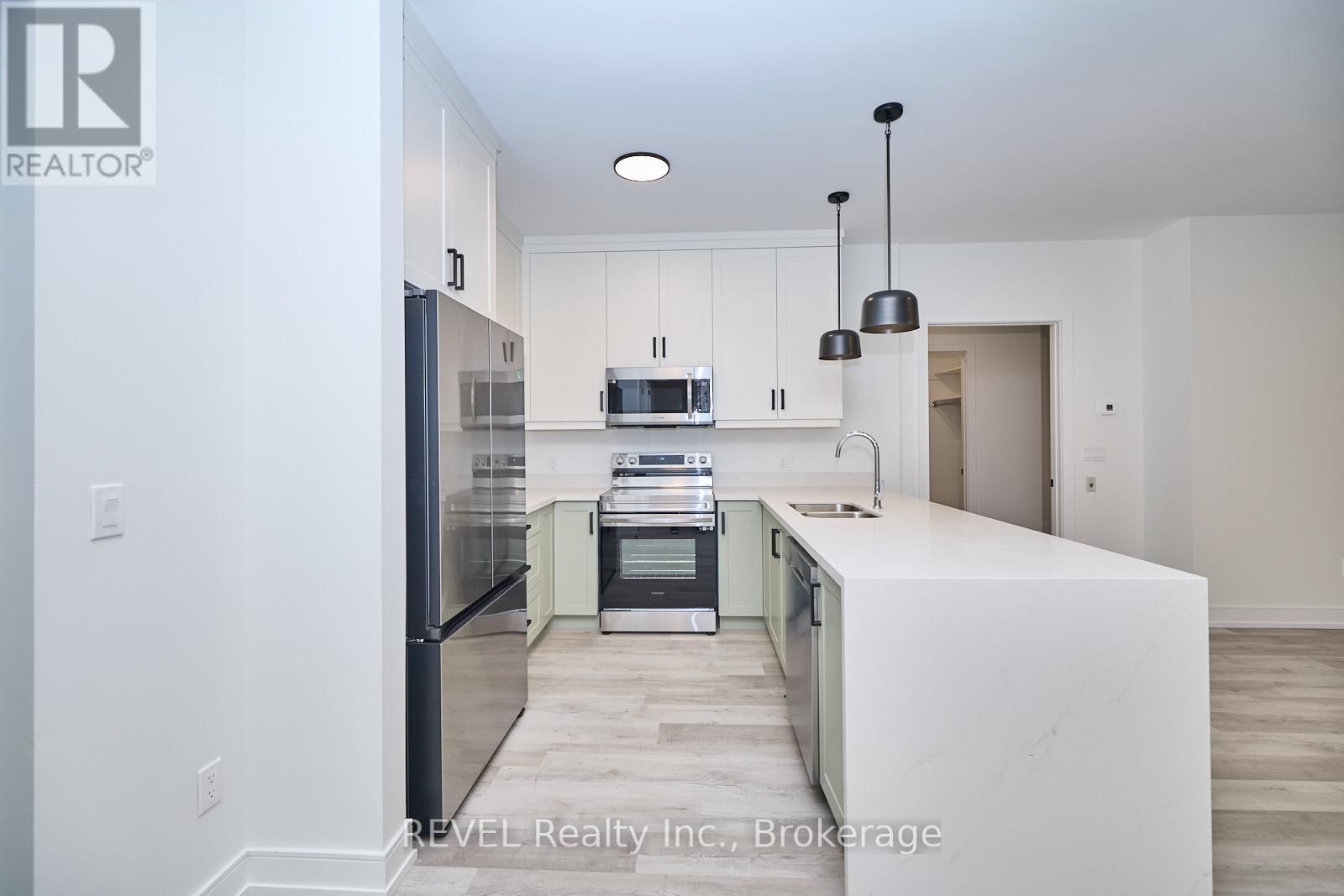 207 - 300B FOURTH AVENUE Image 4