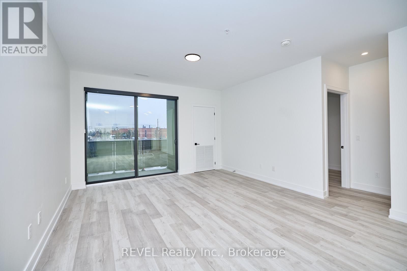 207 - 300B FOURTH AVENUE Image 8