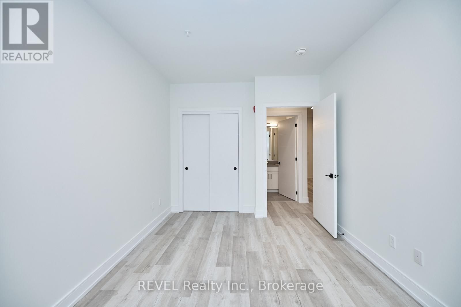 207 - 300B FOURTH AVENUE Image 9