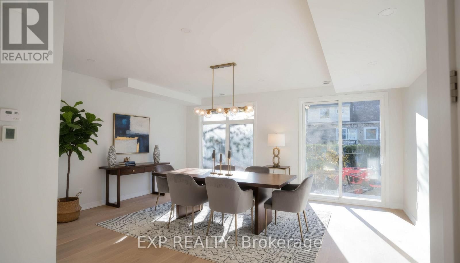 234, 236 WOODROFFE AVENUE Image 16