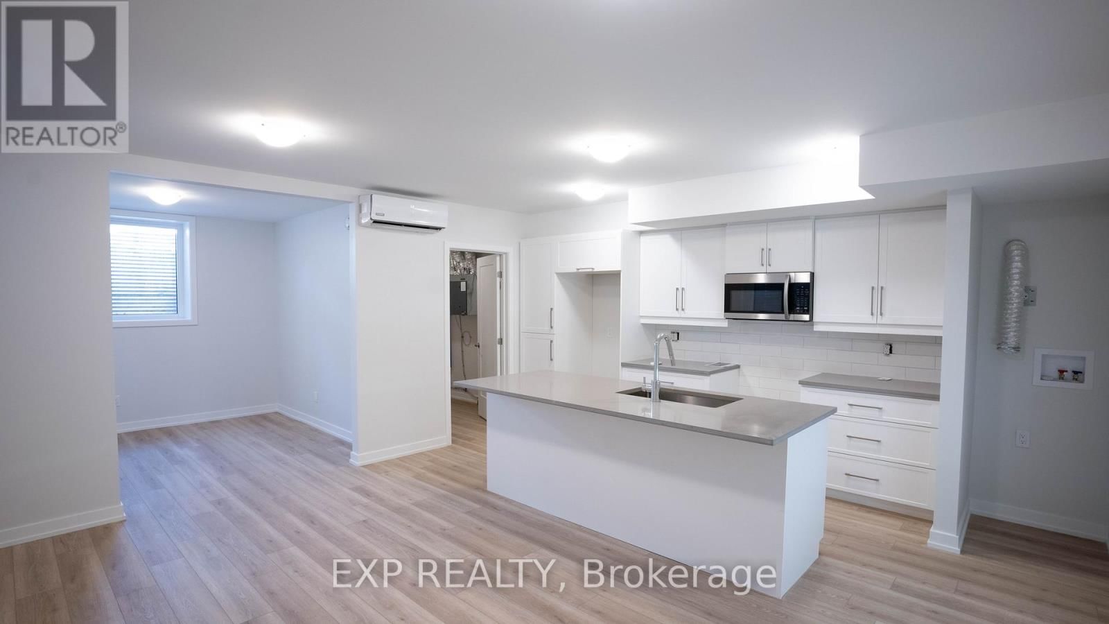 234, 236 WOODROFFE AVENUE Image 20